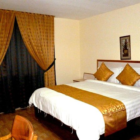 Mansour Plaza Hotel Apartments 담맘 객실 사진