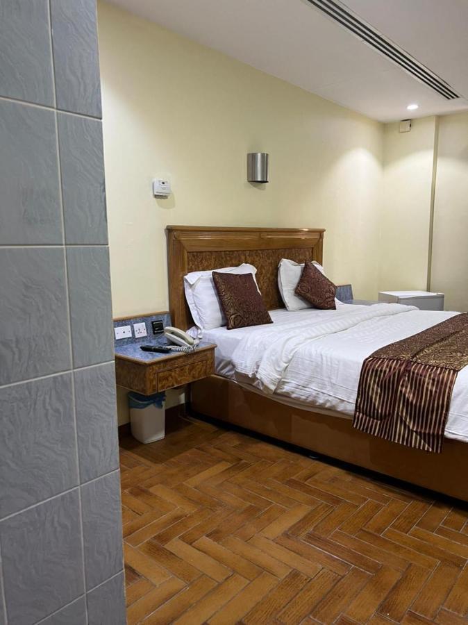 Mansour Plaza Hotel Apartments 담맘 외부 사진